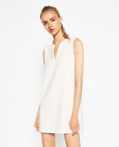 Modelka w białej sukience