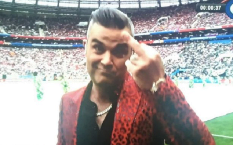 Szokujący gest Robbie Williamsa podczas otwarcia mundialu