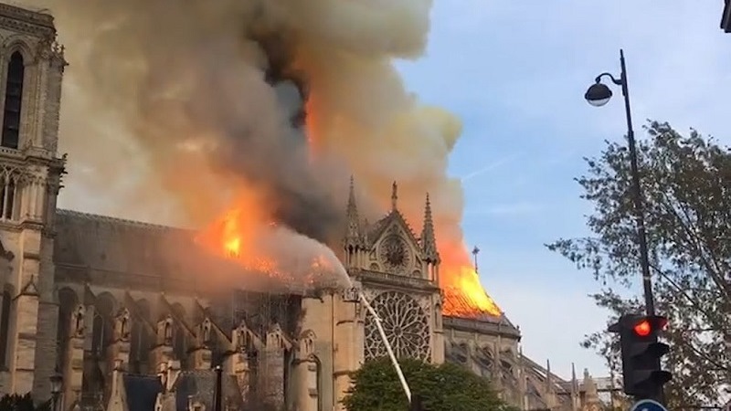 Francuski miliarder przekazał 100 mln euro na odbudowę Notre Dame