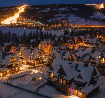 Zimowe ferie bez jednego scenariusza. Krócej, częściej i bardziej elastycznie