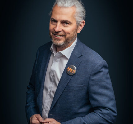 rok-2026-koniec-dzikiego-zachodu-kryptowalut-to-juz-nie-spekulacja-lecz-instytucjonalna-adopcja-komentarz-ekspercki-lukasza-zeligowskiego-kanga-exchange