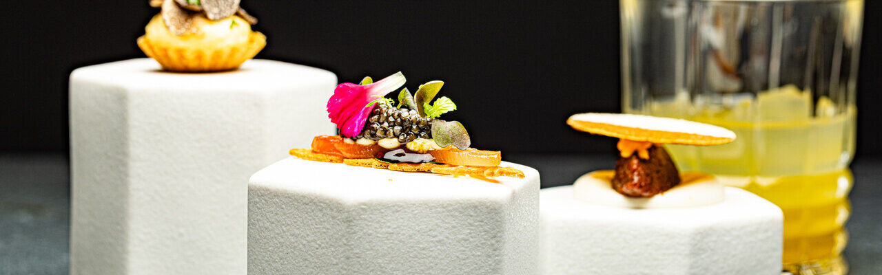 NAMIĘTNOŚĆ NA TALERZU: KULINARNA FILOZOFIA UWODZENIA WEDŁUG GWIAZDKOWEGO SZEFA KUCHNI