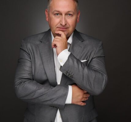 napiecia-na-bliskim-wschodzie-wstrzasaja-rynkami-ropa-i-zloto-drozeja-inwestorzy-szukaja-bezpiecznych-przystani