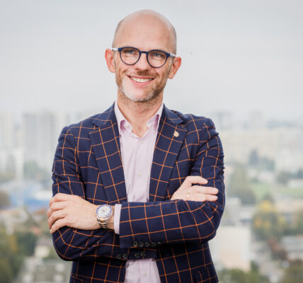 niepewnosc-regulacyjna-na-rynku-kryptowalut-po-drugim-wecie-kanga-exchange-o-impasie-i-projekcie-ue0