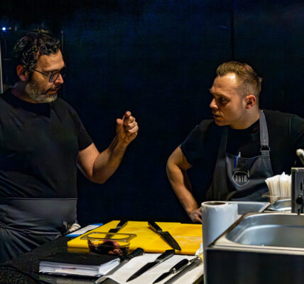 NOWY KONCEPT KULINARNY GWIAZDKOWEGO CHEFA KUCHNI POWSTAJE W STOLICY. CZYM NAS ZASKOCZY ANDREA CAMASTRA?