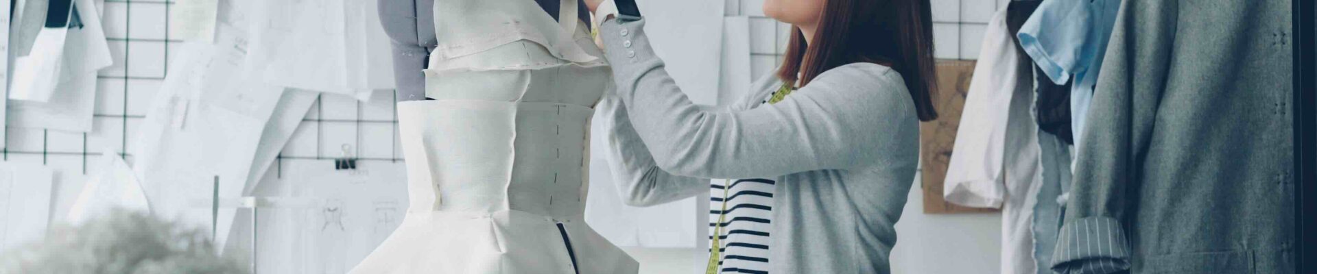 dzien-krawcowej-zawod-ktory-wraca-do-lask-miedzy-tradycja-kreatywnoscia-i-nowoczesnymi-technologiami