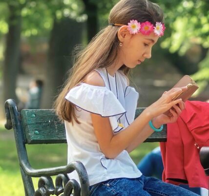 wakacje-bez-telefonu-dzieci-zyskuja-znacznie-wiecej-niz-tylko-mniej-czasu-przed-ekranem