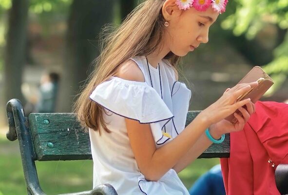 wakacje-bez-telefonu-dzieci-zyskuja-znacznie-wiecej-niz-tylko-mniej-czasu-przed-ekranem